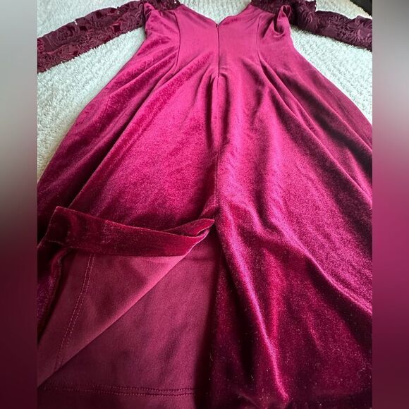 Badgley Mischka | Red Velvet Sheath Dress Size 4 - Picture 9 of 11